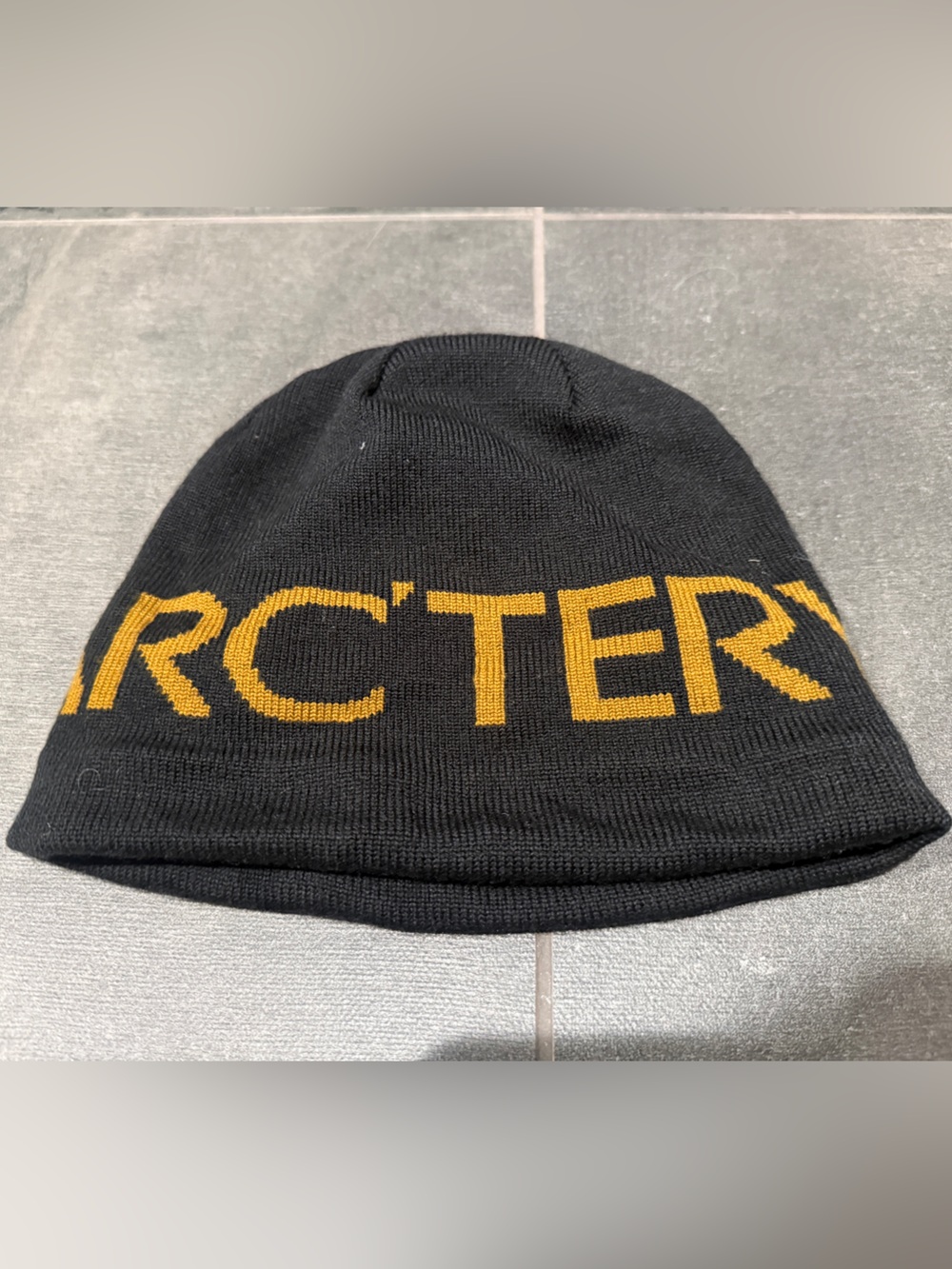 Arc'teryx Black and Gold Logo Beanie - Men